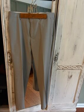 Alfani Classic Straight-Leg Dress Pants in Light Gray 32 x 32